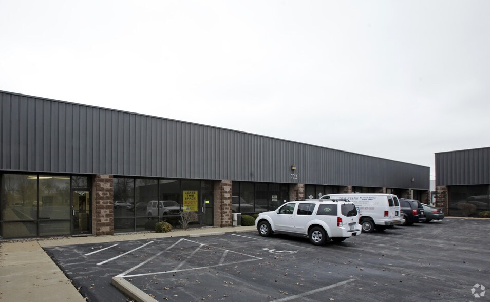 More Photos Of 722 Spirit Of St Louis Blvd, Chesterfield Unknown For Lease