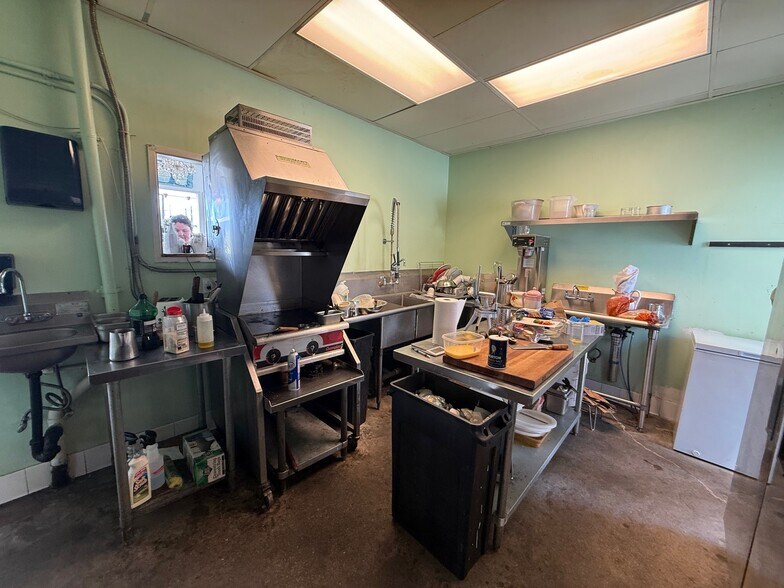 More Photos Of 301 N San Marino Ave, San Gabriel Freestanding For Lease