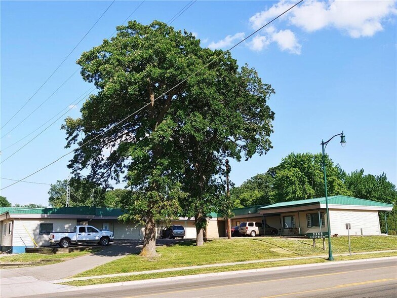 More Photos Of 905 E Fifth St, Blue Earth Apartments For Sale