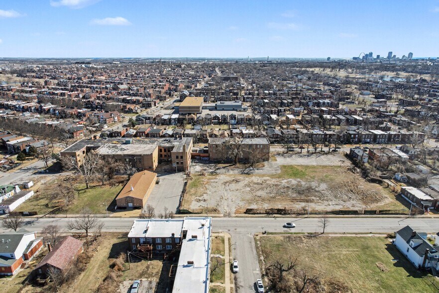 More Photos Of 4253 Clarence Blf, Saint Louis Specialty For Sale