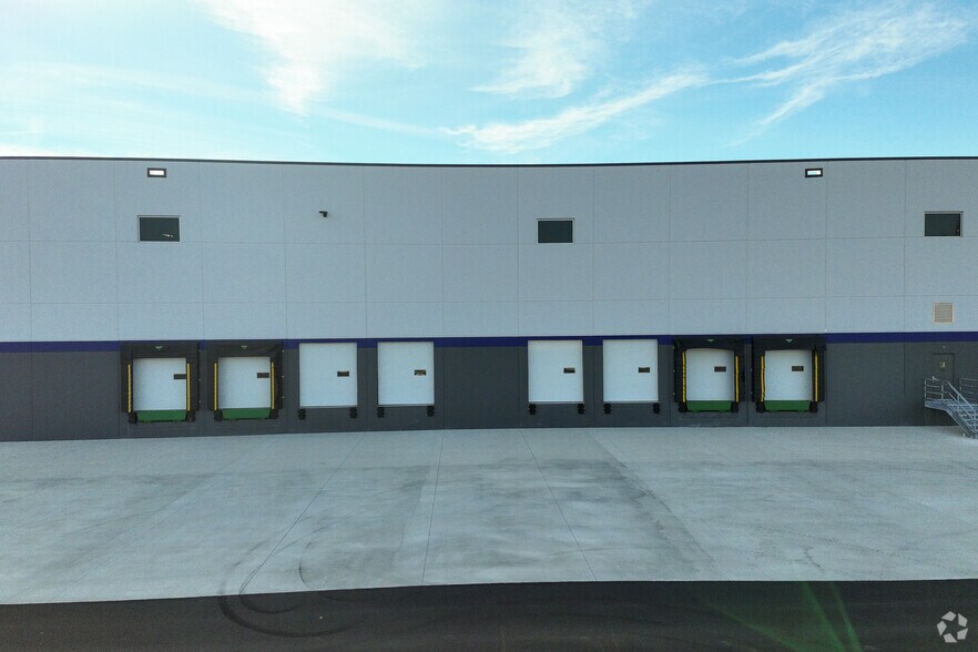 More Photos Of 20220 Fenside Crossing, Westfield Distribution For Lease
