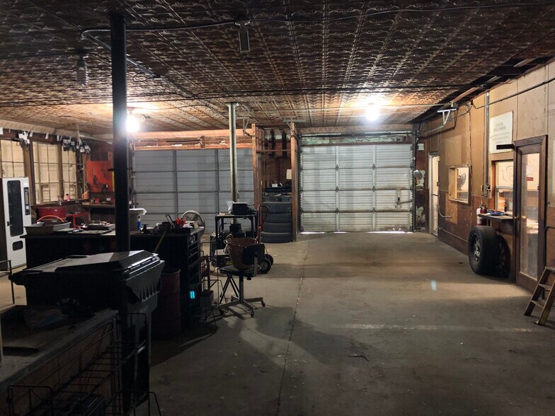 More Photos Of 1105 W Erwin St, Tyler Auto Repair For Sale