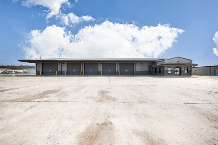 More Photos Of 310 Dan Tibbs Rd NW, Huntsville Warehouse For Lease