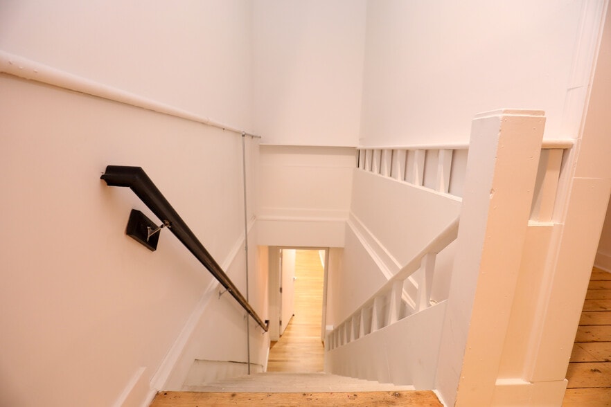 More Photos Of 328 Wall St, Kingston Storefront Retail Office For Lease