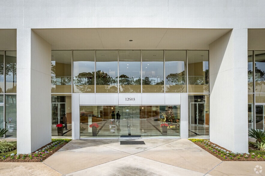 More Photos Of 12603 Southwest Fwy, Stafford Office For Lease