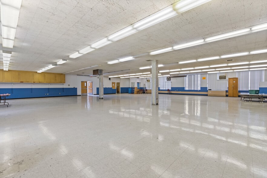 More Photos Of 26123 McDonald St, Dearborn Heights Religious Facility For Lease