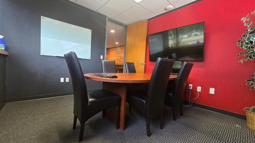 More Photos Of 13075 US Highway 19 N, Clearwater Flex For Lease