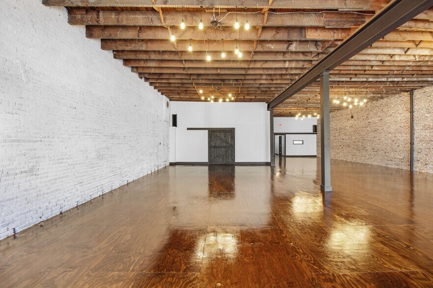 More Photos Of 111 Water St, Horse Cave Storefront For Sale