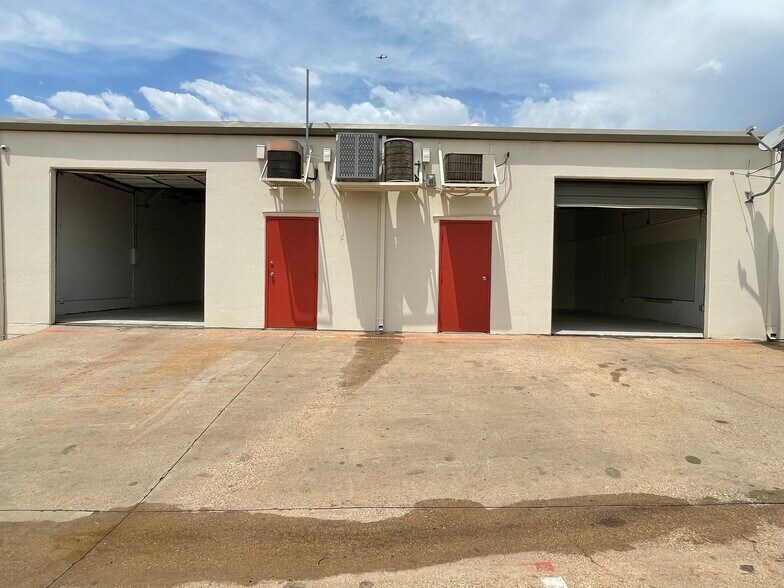More Photos Of 1702 S State Highway 121, Lewisville Self Storage For Lease