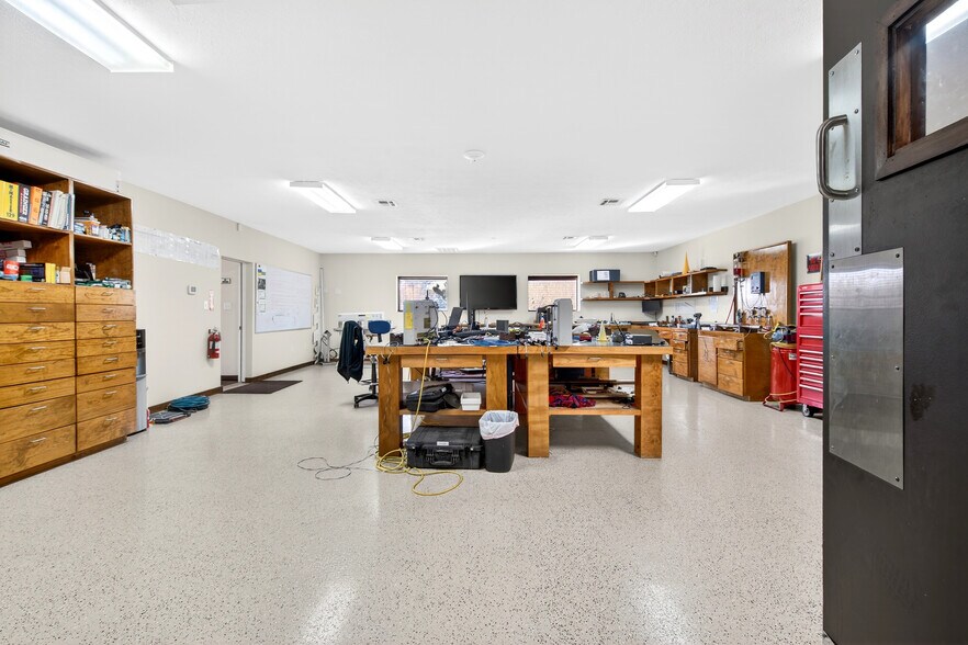 More Photos Of 8601 Fawn Trl, Conroe Warehouse For Lease