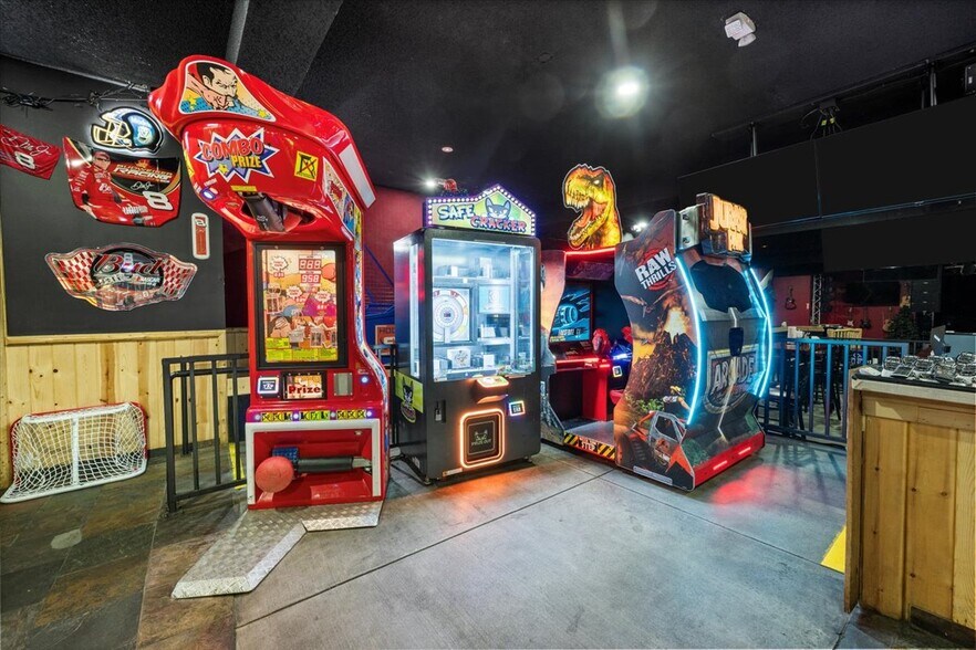 More Photos Of 40789 Village Dr, Big Bear Lake Bar For Sale