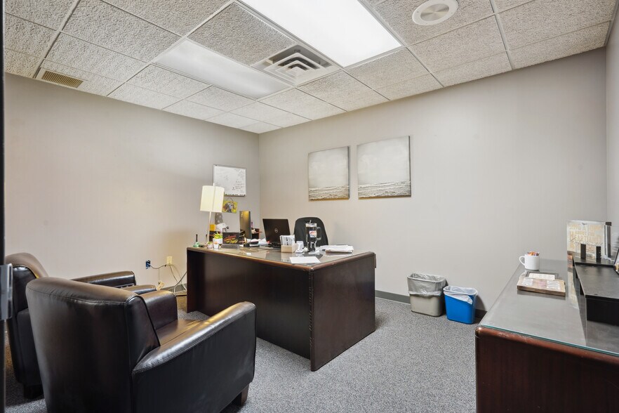 More Photos Of 512 Jefferson Street, Waterloo Office Residential For Sale