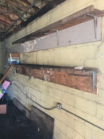 More Photos Of 157 Smith St, Newark Storefront Retail Office For Sale