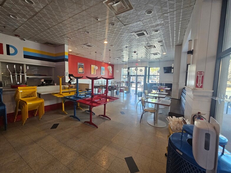 More Photos Of 145 Calhoun St, Charleston Storefront For Lease