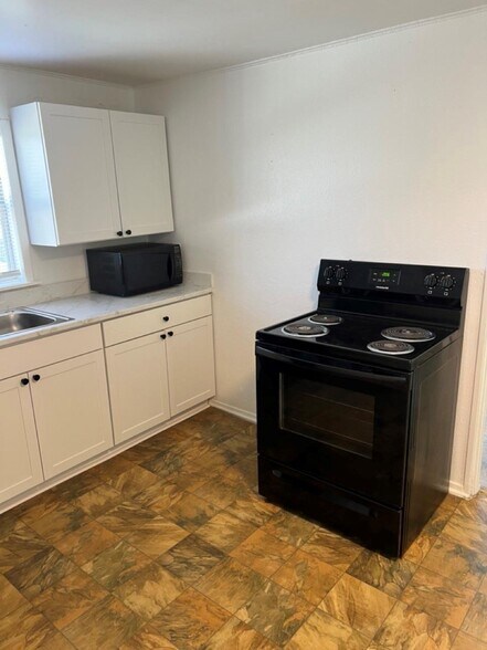 More Photos Of 1440 Jackson St, New Braunfels Apartments For Sale