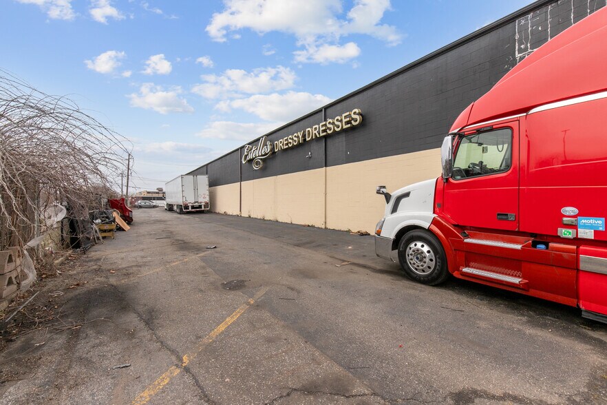 More Photos Of 1600 Broadhollow Rd, Farmingdale Warehouse For Sale