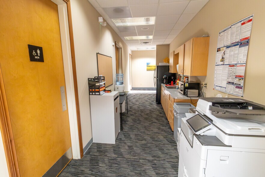 More Photos Of 2809 Commercial Rd, Huntington Office For Sale
