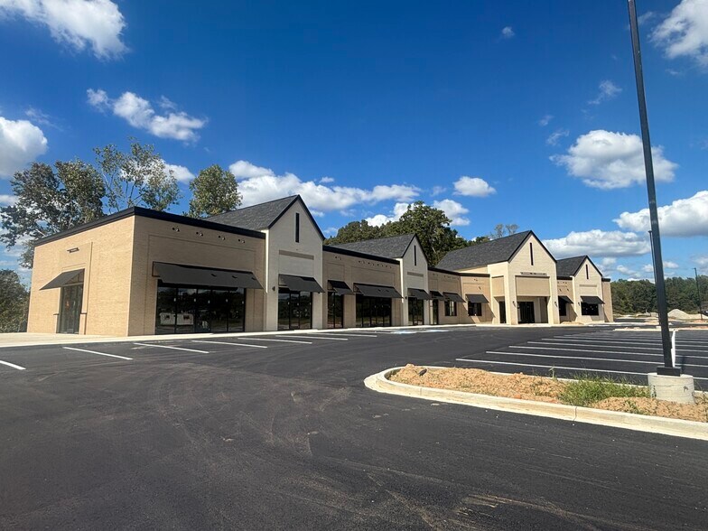 More Photos Of 17 Colonnade Blvd, Jackson Storefront For Lease