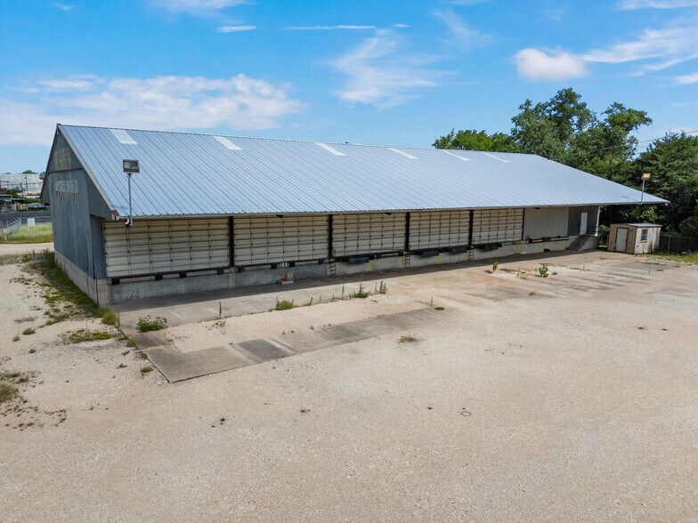 More Photos Of 324 S Lacy Dr, Waco Truck Terminal For Sale