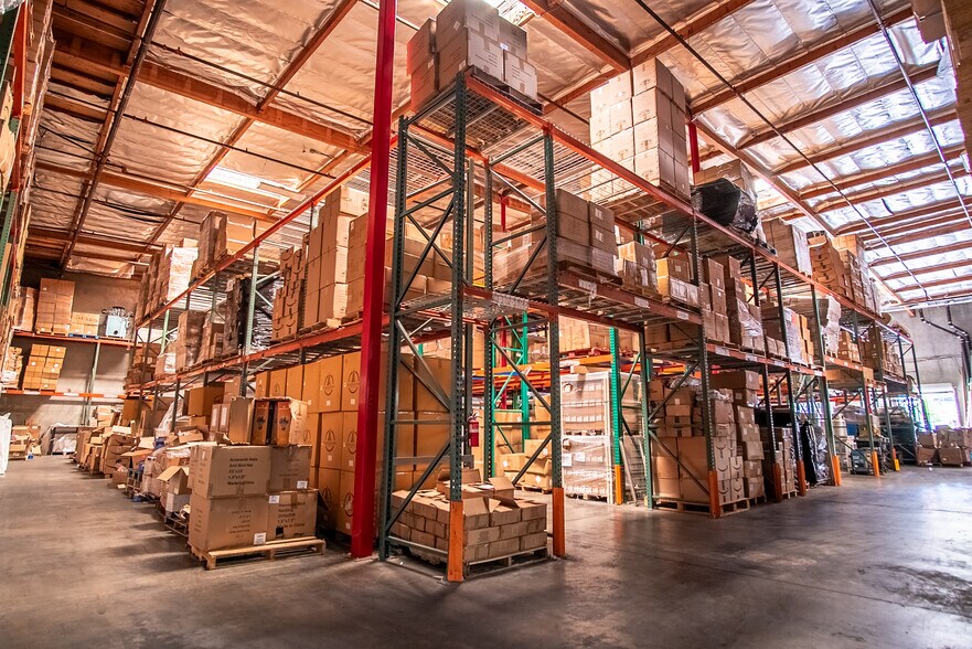 More Photos Of 2465 Coral St, Vista Distribution For Lease