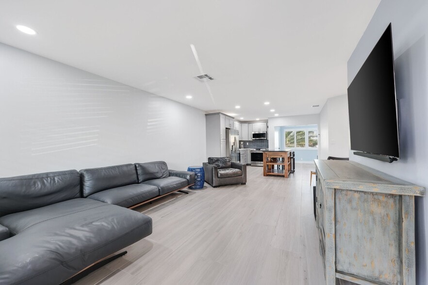 More Photos Of 830 SE 22nd Ave, Pompano Beach Apartments For Sale