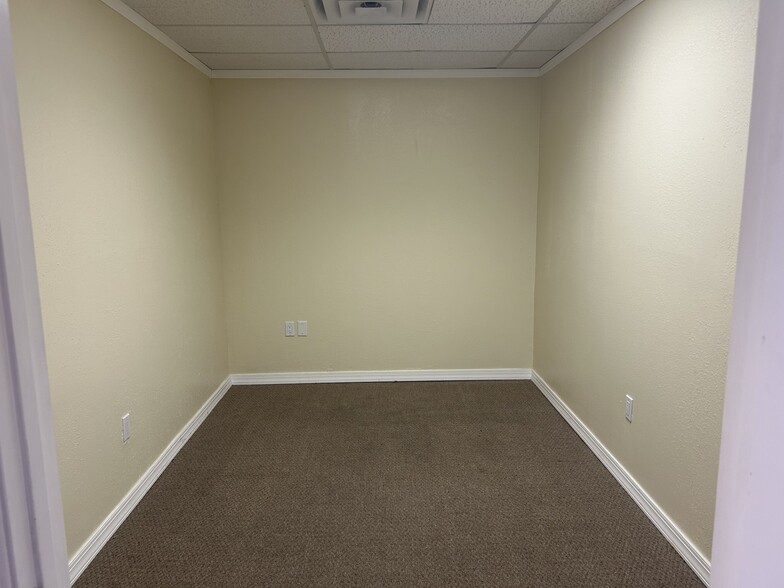 More Photos Of 4707 W Gandy Blvd, Tampa Storefront Retail Office For Lease