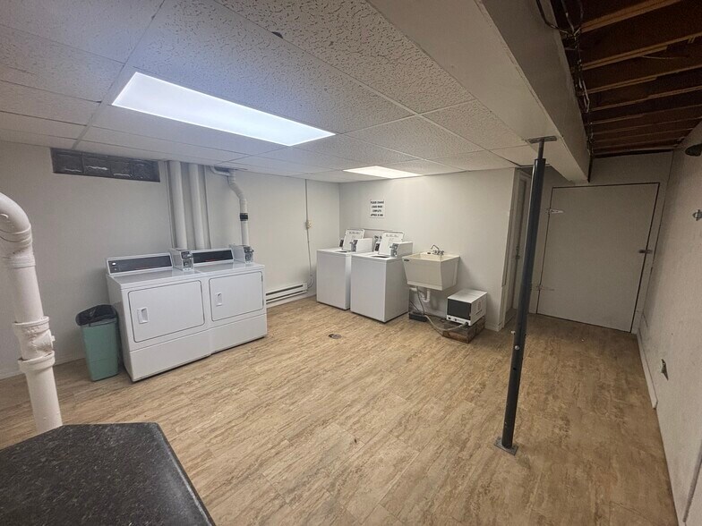 More Photos Of 1747 Oakdale Ave, Green Bay Apartments For Sale