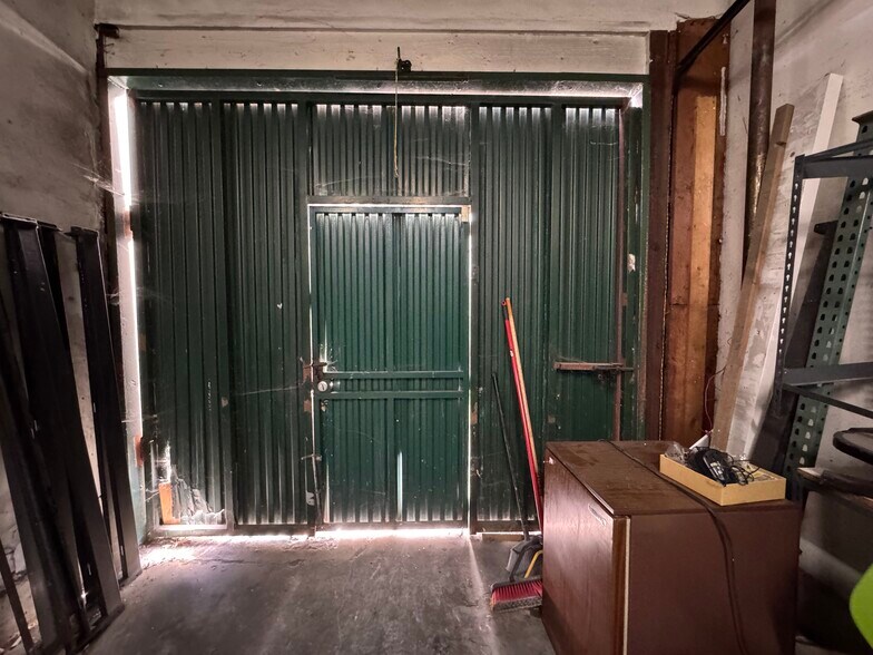 More Photos Of 4920 W Pico Blvd, Los Angeles Light Manufacturing For Lease
