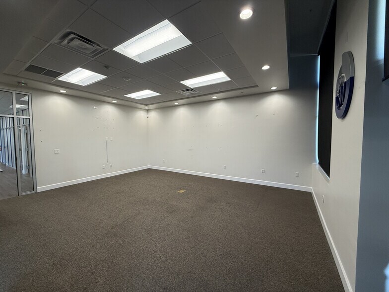 More Photos Of 8010 25th Ct E, Sarasota Industrial For Lease