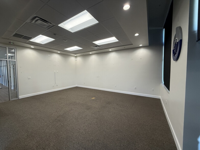 More Photos Of 8010 25th Ct E, Sarasota Industrial For Lease