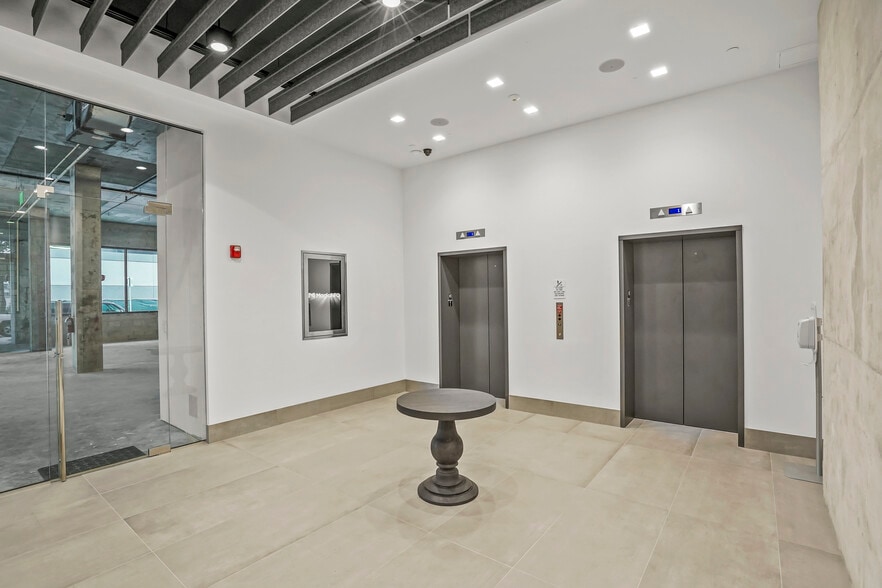 More Photos Of 1895 Tyler St, Hollywood Office For Lease
