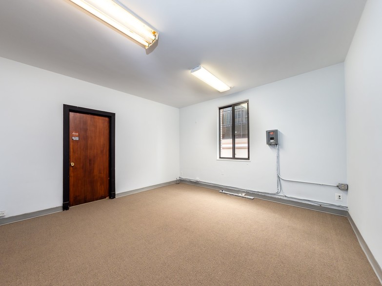 More Photos Of 2420 Wilson Blvd, Arlington Loft Creative Space For Lease