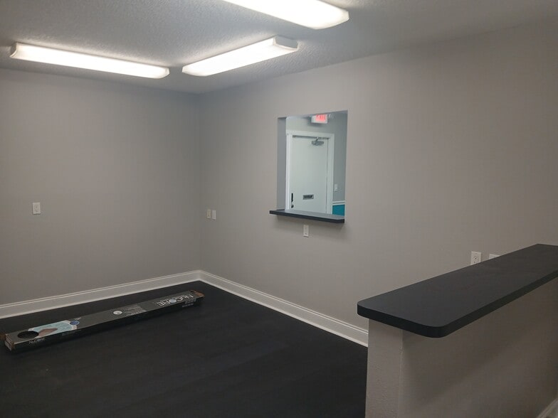 More Photos Of 5290 Seminole Blvd, Saint Petersburg Office For Sale