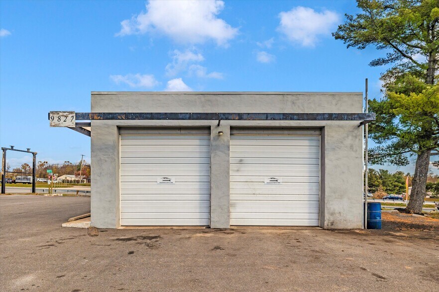 More Photos Of 9827 Hansonville Rd, Frederick Auto Repair For Sale