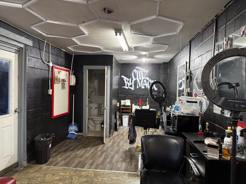 More Photos Of 5705 Wellesley Ave, Fort Worth Freestanding For Sale