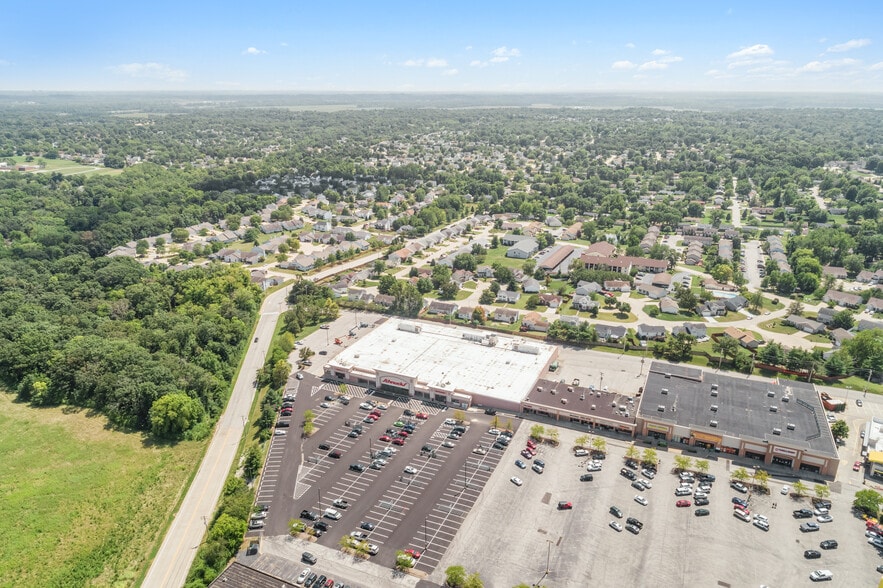 More Photos Of 60 Harvester Sq, Saint Charles Supermarket For Sale
