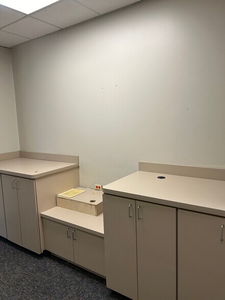 More Photos Of 723 Rollingbrook Dr, Baytown Office For Sale