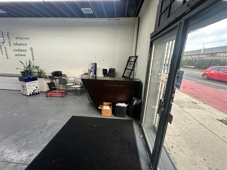 More Photos Of 2321 W 54th St, Los Angeles Specialty For Lease