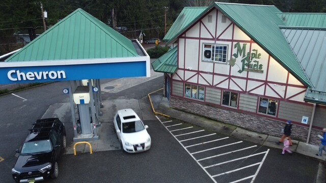 More Photos Of 7797 Silver Lake Rd, Maple Falls Service Station For Sale