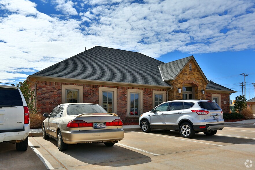 More Photos Of 920 NW 139th Street Pky, Oklahoma City Office For Lease