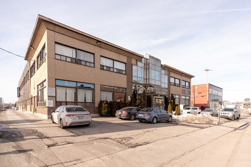 Primary Photo Of 5473-5475 Av Royalmount, Mont-Royal Warehouse For Lease