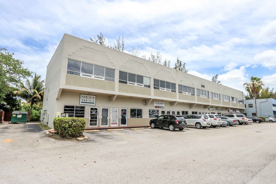 More Photos Of 2441 NW 93rd Ave, Miami Showroom For Sale