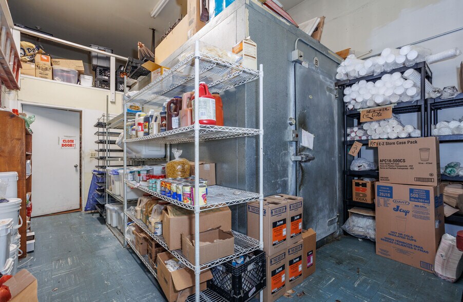 More Photos Of 149 E Main St, Hermiston Bar For Lease