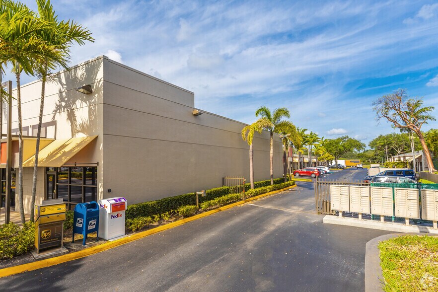 More Photos Of 4101 Ravenswood Rd, Dania Beach Office For Lease