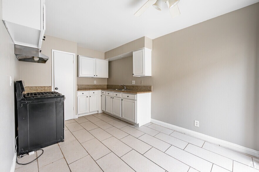 More Photos Of 1425 W Stoneridge Ct, Ontario Apartments For Sale