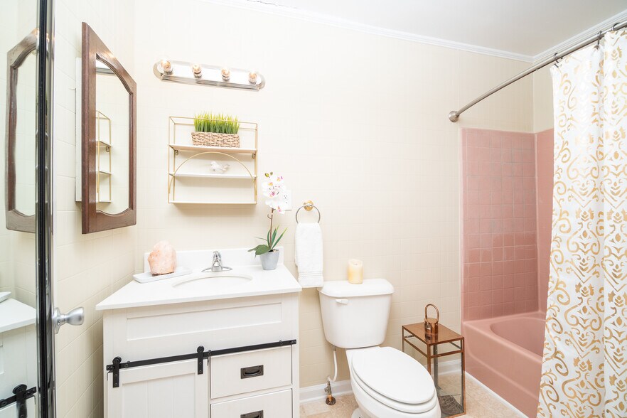More Photos Of 1113 Lennoxville Rd, Beaufort Loft Creative Space For Sale