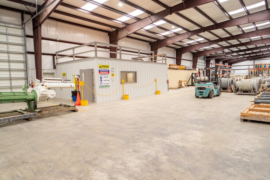 More Photos Of 236 Industrial Park Dr, Victoria Warehouse For Lease