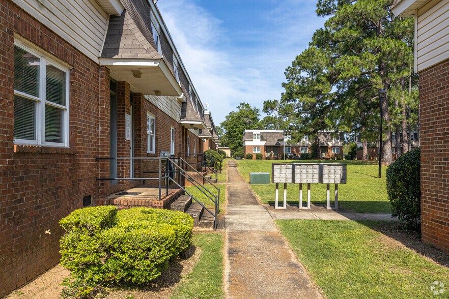 More Photos Of 1013 Cedar Ave, Albany Apartments For Sale