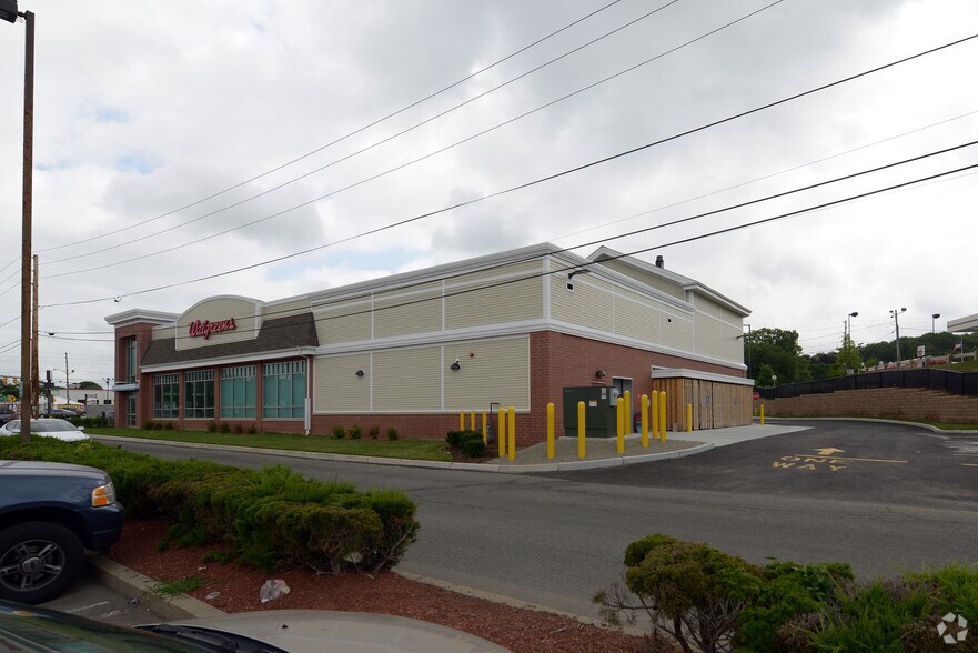 More Photos Of 1 Eddie Dowling Hwy, North Smithfield Drugstore For Sale