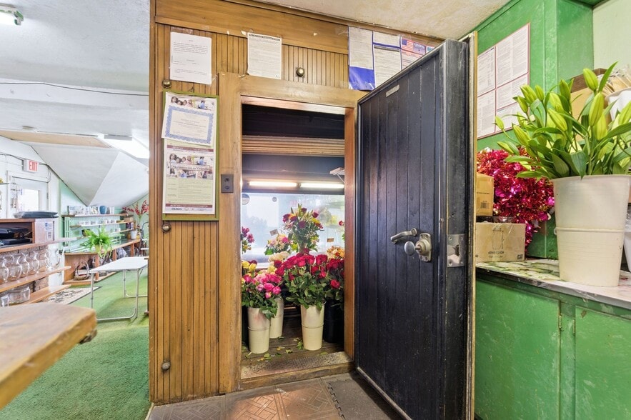 More Photos Of 630 Florida Grove Rd, Perth Amboy Apartments For Sale